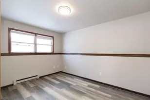 677 W 3rd Ave, Oshkosh, WI 54902 - Photo 6