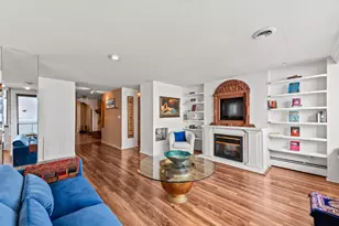1919 N Summit Ave, Milwaukee, WI 53202 - Photo 26