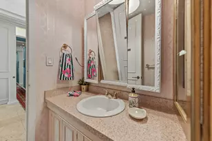 1919 N Summit Ave, Milwaukee, WI 53202 - Photo 80