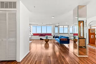 1919 N Summit Ave, Milwaukee, WI 53202 - Photo 24