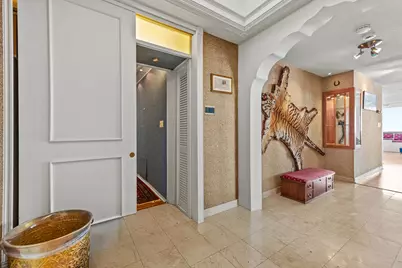 1919 N Summit Ave #11C, Milwaukee, WI 53202 - Photo 10