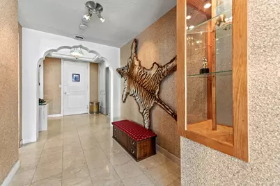 1919 N Summit Ave #11C, Milwaukee, WI 53202 - Photo 8