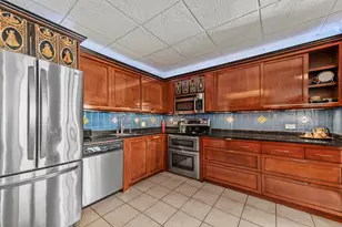 1919 N Summit Ave, Milwaukee, WI 53202 - Photo 14