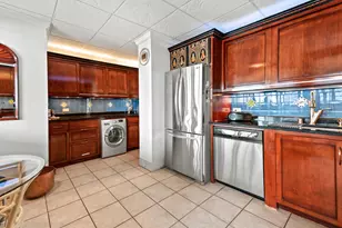 1919 N Summit Ave, Milwaukee, WI 53202 - Photo 12