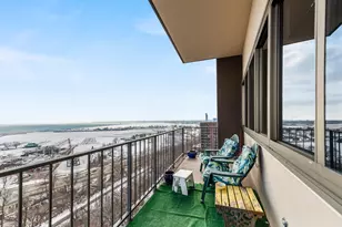 1919 N Summit Ave, Milwaukee, WI 53202 - Photo 42