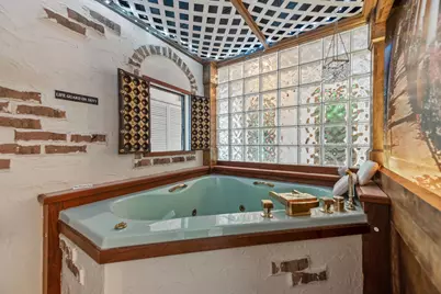 1919 N Summit Ave #11C, Milwaukee, WI 53202 - Photo 74