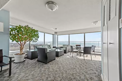 1919 N Summit Ave #11C, Milwaukee, WI 53202 - Photo 88