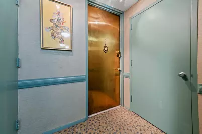 1919 N Summit Ave #11C, Milwaukee, WI 53202 - Photo 4