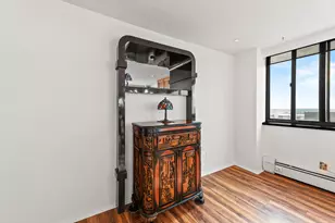 1919 N Summit Ave, Milwaukee, WI 53202 - Photo 20