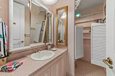 1919 N Summit Ave #11C, Milwaukee, WI 53202 - Photo 78