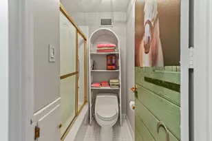 1919 N Summit Ave, Milwaukee, WI 53202 - Photo 70