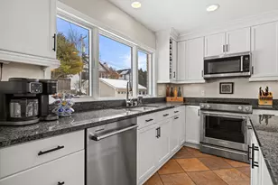 6200 N Berkeley Blvd, Whitefish Bay, WI 53217 - Photo 16