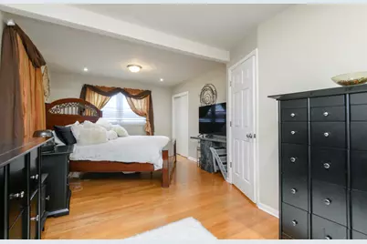 8239 W Casper St, Milwaukee, WI 53223 - Photo 10