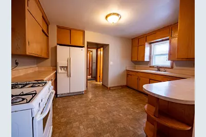 2102 E Howard Ave #2104, Saint Francis, WI 53235 - Photo 8