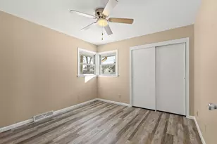 7140 N 48th St, Milwaukee, WI 53223 - Photo 12