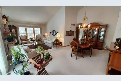 18535  Stonehedge Dr #A, Brookfield, WI 53045 - Photo 4