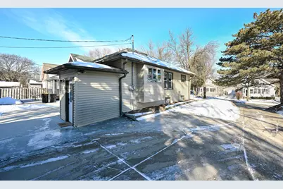 6825  Terrace Ct, Wauwatosa, WI 53213 - Photo 30