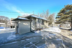 6825 Terrace Ct, Wauwatosa, WI 53213 - Photo 30