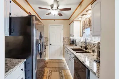 1807  Swartz Dr, Waukesha, WI 53188 - Photo 8