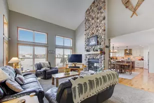 10473 S George Dr, Oak Creek, WI 53154 - Photo 10