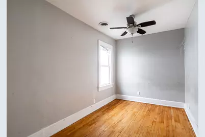 2438 N Pierce St, Milwaukee, WI 53212 - Photo 10