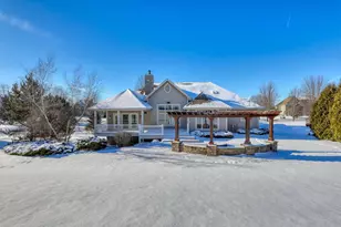 1196 Mary Hill Cir, Hartland, WI 53029 - Photo 2