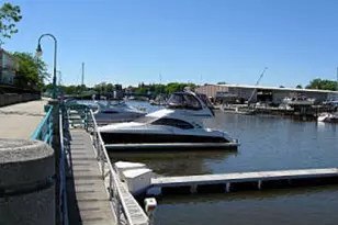 19 Gaslight Pointe Marina -, Racine, WI 53403 - Photo 6