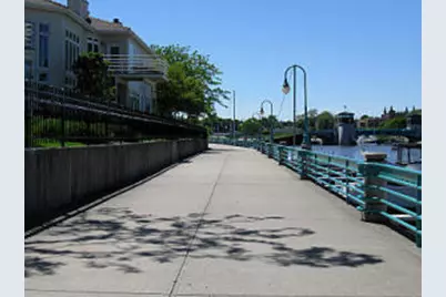 19  Gaslight Pointe Marina - #Slip19, Racine, WI 53403 - Photo 2