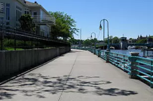 19 Gaslight Pointe Marina -, Racine, WI 53403 - Photo 2