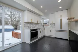 2858 S 93rd St, West Allis, WI 53227 - Photo 14