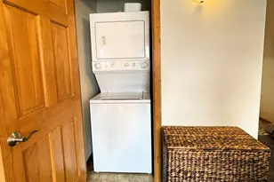 1812 E Lafayette Pl, Milwaukee, WI 53202 - Photo 20