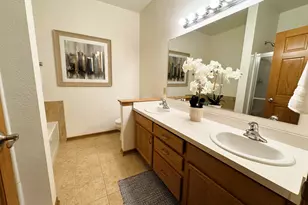 1812 E Lafayette Pl, Milwaukee, WI 53202 - Photo 14