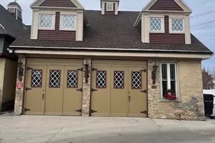 624 N 8th St, Manitowoc, WI 54220 - Photo 1