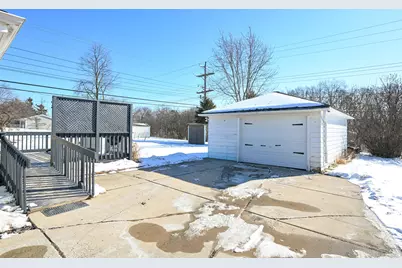 6125  Middleton Ct, Greendale, WI 53129 - Photo 28