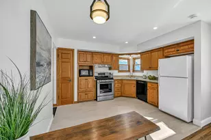 6125 Middleton Ct, Greendale, WI 53129 - Photo 10