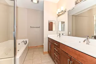 1550 E Royall Pl, Milwaukee, WI 53202 - Photo 6