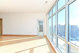 1550 E Royall Pl, Milwaukee, WI 53202 - Photo 4