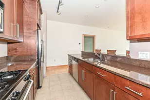 1550 E Royall Pl, Milwaukee, WI 53202 - Photo 14