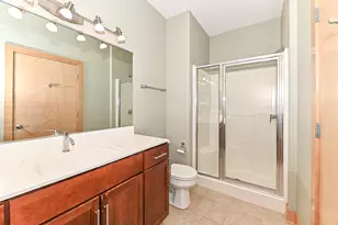 1550 E Royall Pl, Milwaukee, WI 53202 - Photo 8
