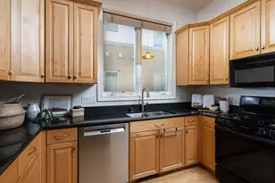 1749 N Hubbard St, Milwaukee, WI 53212 - Photo 12