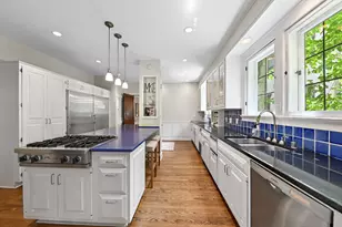 2225 N Lake Dr, Milwaukee, WI 53202 - Photo 16