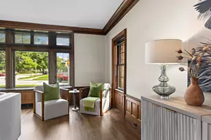 2225 N Lake Dr, Milwaukee, WI 53202 - Photo 8