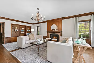 2225 N Lake Dr, Milwaukee, WI 53202 - Photo 4