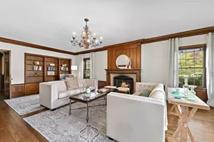 2225 N Lake Dr, Milwaukee, WI 53202 - Photo 4