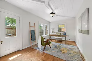 2225 N Lake Dr, Milwaukee, WI 53202 - Photo 18