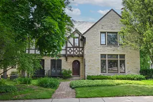 2225 N Lake Dr, Milwaukee, WI 53202 - Photo 34