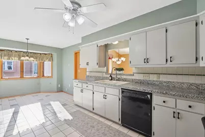 W178N9743  Riversbend Cir, Germantown, WI 53022 - Photo 14