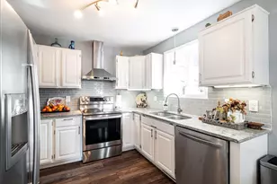 114 Manor Ct, Slinger, WI 53086 - Photo 12