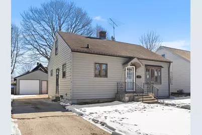 925 N 16th St, Manitowoc, WI 54220 - Photo 1