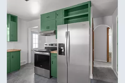 925 N 16th St, Manitowoc, WI 54220 - Photo 2